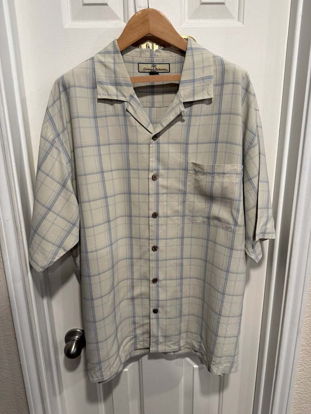 Tommy Bahama Men’s L 100% Silk Plaid Short Sleeve Button Up Camp Shirt